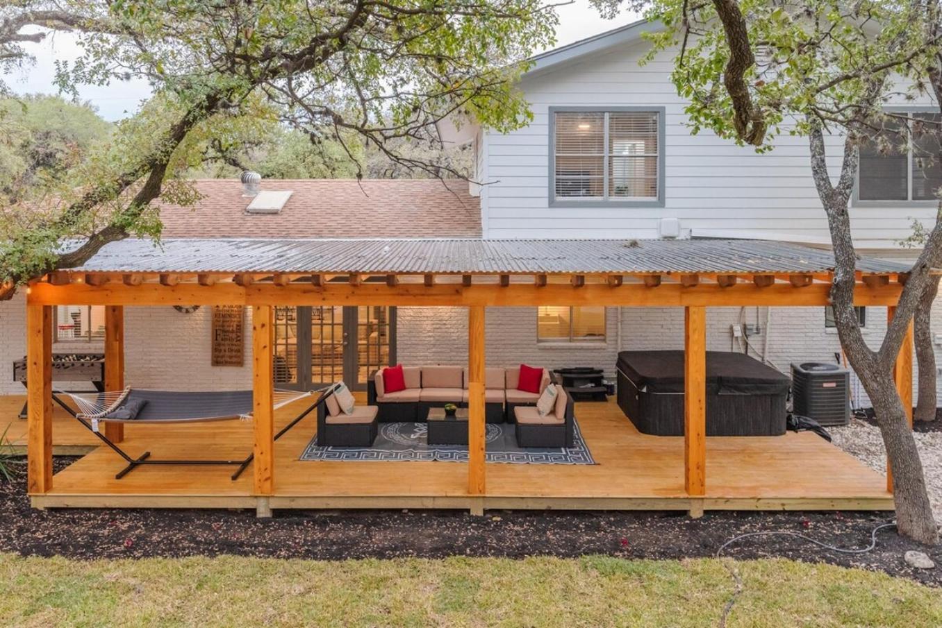 Luxurious Home With Hot Tub & Tree Deck By 6Flags San Antonio Exterior foto